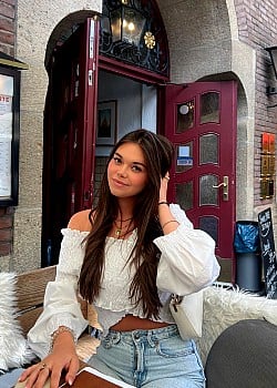 Demi Van Den Bos